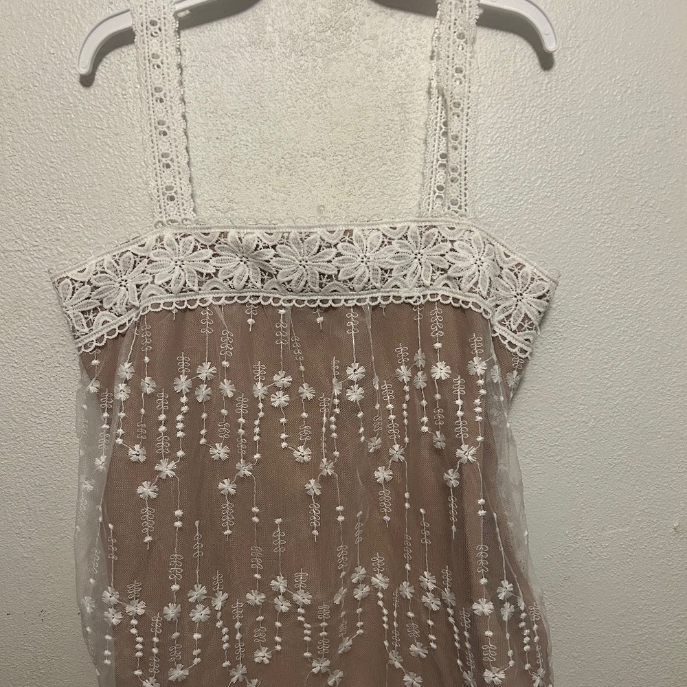 New Fashion lacy tank top size Medium